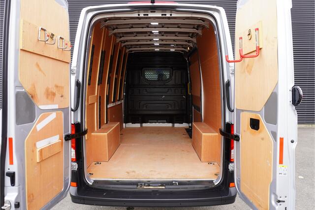Volkswagen CRAFTER 35 180pk Automaat L3H3/L2H2 LED Navigatie Camera Apple Carplay Cruise control Parkeersensoren