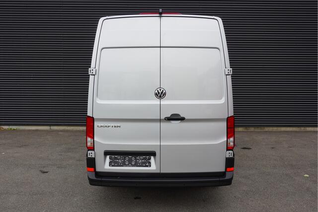 Volkswagen CRAFTER 35 180pk Automaat L3H3/L2H2 LED Navigatie Camera Apple Carplay Cruise control Parkeersensoren