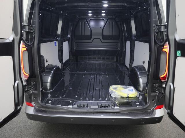 Volkswagen E-Transporter Bedrijfswagens Bestelwagen Bulli 64kWh 286pk L2 700165