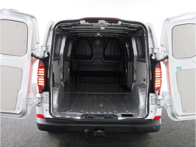 Volkswagen E-Transporter L2 160kW 218pk | Neerklapbare Dakdragers | Alarm | Trekhaak | All season banden