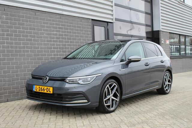 Volkswagen GOLF 1.5 eTSI Style / Carplay / Panoramadak / Stoelverwarming