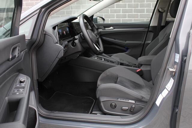 Volkswagen GOLF 1.5 eTSI Style / Carplay / Panoramadak / Stoelverwarming