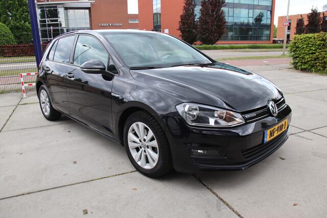 Volkswagen GOLF 1.0 TSI Connected Series Carplay, Camera, ACC, NL auto Lente aanbieding!