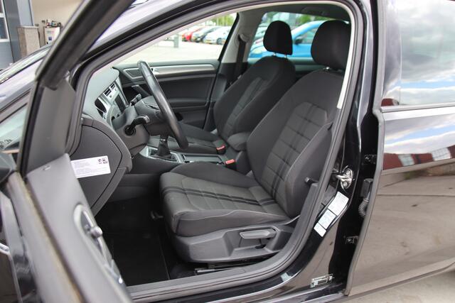 Volkswagen GOLF 1.0 TSI Connected Series Carplay, Camera, ACC, NL auto Lente aanbieding!