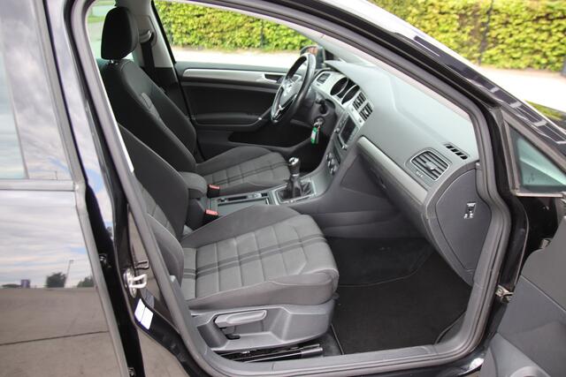 Volkswagen GOLF 1.0 TSI Connected Series Carplay, Camera, ACC, NL auto Lente aanbieding!