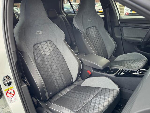 Volkswagen GOLF 1.5 eTSI 150PK DSG R-LINE 2023 22.000KM!