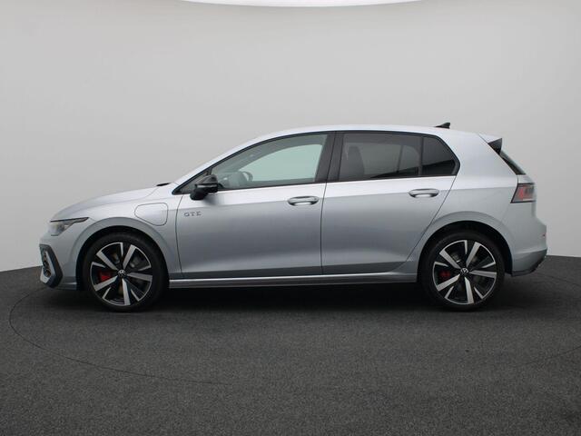 Volkswagen GOLF 1.5 eHybrid GTE 272PK DSG Adaptieve Cruise Controle, Side Assist, Achteruitrijcamera, Stoel-Stuurverwarming, Navi via Apple Carplay/Android Auto, Matrix-LED verlichting, 18" LM Velgen