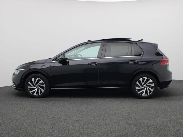 Volkswagen GOLF 1.4 eHybrid Style 204PK DSG Pano-Schuifdak, Adaptieve Cruise Controle, Memorystoel, LED Plus verlichting, Parkeersensoren voor en achter, Stoel-Stuurverwarming, 16" LM Velgen