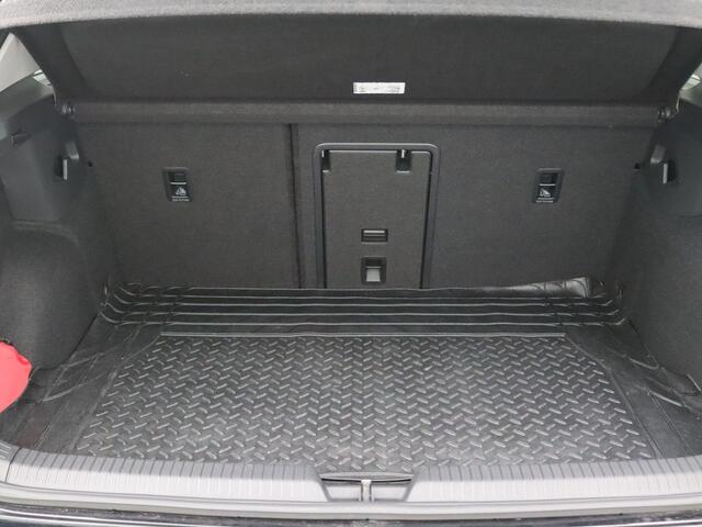 Volkswagen GOLF 1.4 eHybrid Style 204PK DSG Pano-Schuifdak, Adaptieve Cruise Controle, Memorystoel, LED Plus verlichting, Parkeersensoren voor en achter, Stoel-Stuurverwarming, 16" LM Velgen