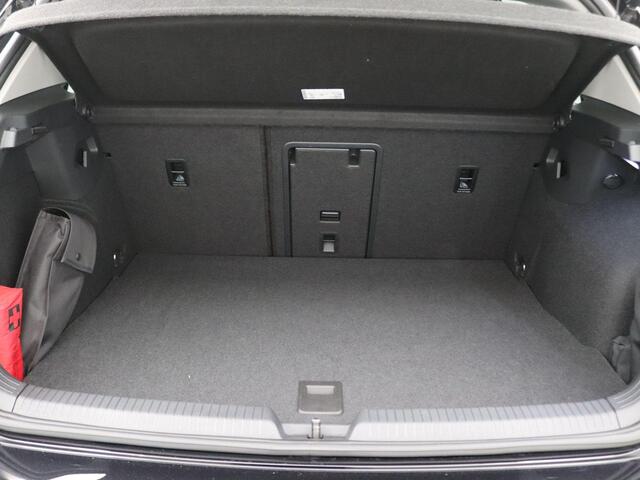 Volkswagen GOLF 1.4 eHybrid Style 204PK DSG full led, adaptive cruise met travel assist, elek. verstelbare voorstoel, elektrisch glazen panorama-dak, voorstoel met massagefunctie, stuur-stoelverwarming, achteruitrijcamera, 17" lichtmetaal