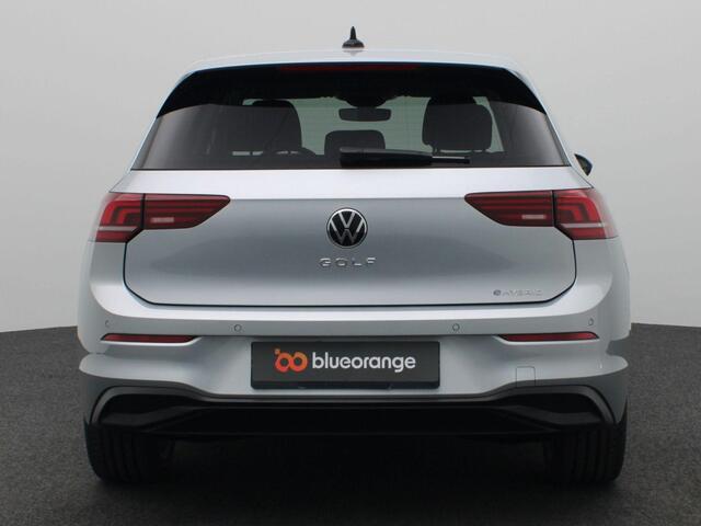 Volkswagen GOLF 1.5 eHybrid Life Edition 204PK DSG Adaptieve Cruise Controle, Navi via Apple Carplay/Android Auto, Achteruitrijcamera, Stoel-Stuurverwarming, Keyless, 17" LM Velgen