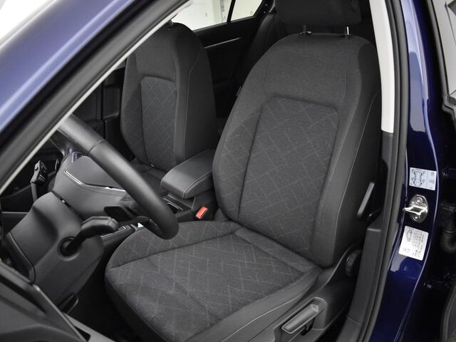 Volkswagen GOLF 1.0 eTsi 110pk DSG Life · Apple/Android Car Play · Navi · P-Sensoren · Sfeerverlichting · Verkeersbord Herkenning · 16'' Inch · Garantie t/m 19-04-2027 of 100.000km