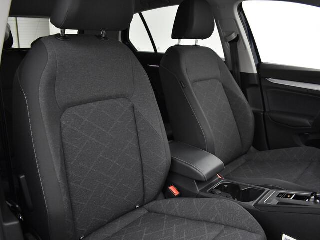Volkswagen GOLF 1.0 eTsi 110pk DSG Life · Apple/Android Car Play · Navi · P-Sensoren · Sfeerverlichting · Verkeersbord Herkenning · 16'' Inch · Garantie t/m 19-04-2027 of 100.000km