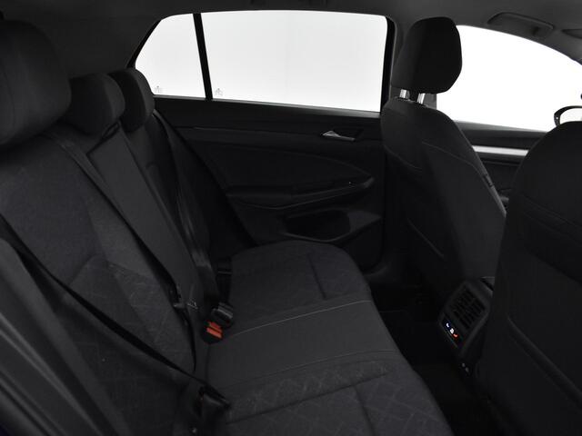 Volkswagen GOLF 1.0 eTsi 110pk DSG Life · Apple/Android Car Play · Navi · P-Sensoren · Sfeerverlichting · Verkeersbord Herkenning · 16'' Inch · Garantie t/m 19-04-2027 of 100.000km