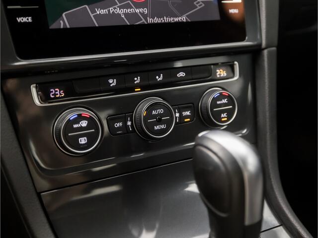 Volkswagen GOLF 1.5 TSI Sportline 150Pk Automaat (APPLE CARPLAY, GROOT NAVI, KEYLESS, ADAPTIVE CRUISE, SPORTSTOELEN, CAMERA, DAB+, PARKEERSENSOREN, NIEUWSTAAT)
