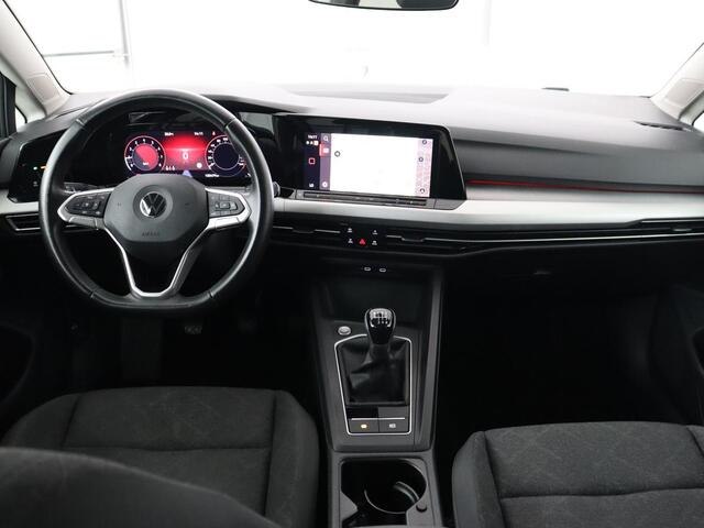 Volkswagen GOLF 1.5 TSI Life | Camera | Carplay | Adaptive cruise | Sfeerverlichting | Navigatie | Full LED | Getint glas | Climate control