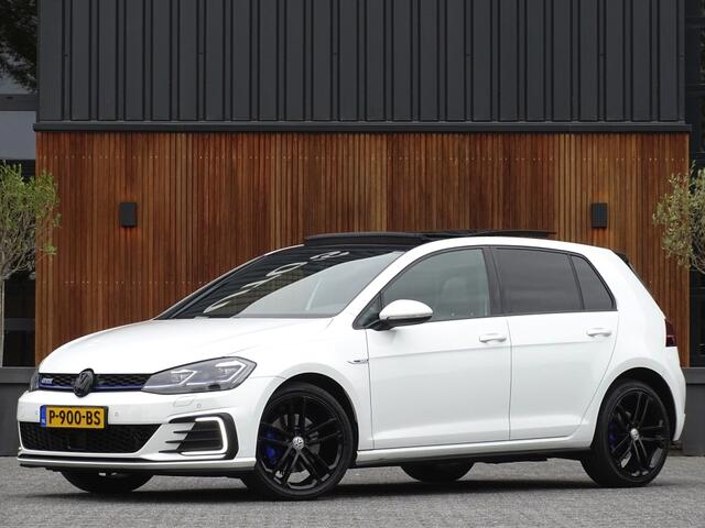 Volkswagen GOLF TSI GTE 204PK / Pano / 2019 / LED / ACC
