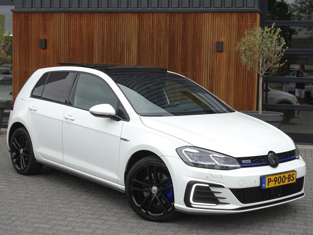 Volkswagen GOLF TSI GTE 204PK / Pano / 2019 / LED / ACC