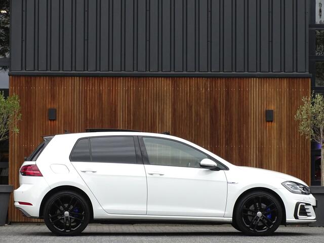 Volkswagen GOLF TSI GTE 204PK / Pano / 2019 / LED / ACC