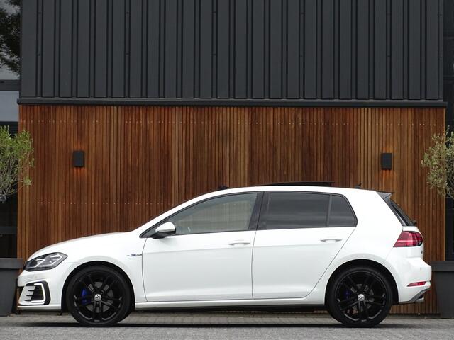 Volkswagen GOLF TSI GTE 204PK / Pano / 2019 / LED / ACC