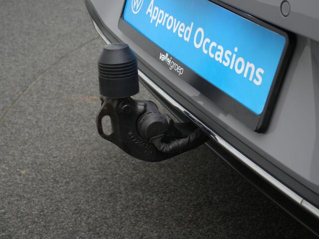 Volkswagen GOLF 1.4 eHybrid 245 pk DSG GTE | Panoramadak | Trekhaak | IQ Light | Achteruitrijcamera | Stoelventilatie | Leder | Head-up display | Stoel-/achterbankverwarming | Adaptieve onderstelregeling (DCC) | Park Assist | Side Assist | 18 inch
