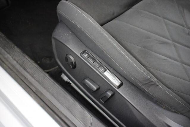 Volkswagen GOLF 1.4 eHybrid PHEV Style - Carplay, Massage, Digitaal Cockpit, Stoelverw.