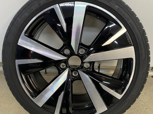 Volkswagen GOLF 1.5 eTSI Life Edition 116 pk Automaat (DSG) | Verlengde garantie | Navigatie | Panoramadak | Parkeersensoren | Achteruitrijcamera | Stoelverwarming |