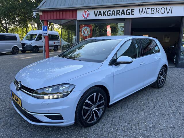Volkswagen GOLF 1.5 TSI Highline Virtual White Silver Metallic