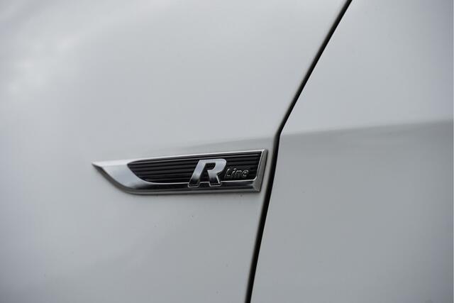 Volkswagen GOLF Variant 1.5 TSI 150PK! Automaat 2x R-Line BJ2019 Lmv 17" | Led | Pdc | Navi | Keyless entry | Sideskirts | Trekhaak | App-Connect | Virtual cockpit | Climate control | Cruise control | Sportstoelen | R-Line stuurwiel | Zwarte hemel | Extra getint glas