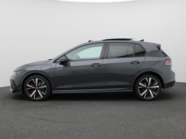 Volkswagen GOLF 1.5 eHybrid GTE Trekhaak wegklapbaar, Head-up Display, Panoramadak, Area View, 18" Catania LMV, Adaptive Cruise Control, Black Style, Winterpakket, Navigatie