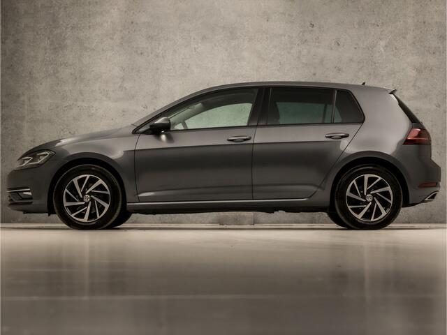Volkswagen GOLF 1.5 TSI Sportline 150Pk (APPLE CARPLAY, GROOT NAVI, DYNAMISCHE KNIPPERLICHTEN, LED KOPLAMPEN, STOELVERWARMING, SPORTSTOELEN, PARKEERSENSOREN, GETINT GLAS, NIEUWE APK, NIEUWSTAAT)