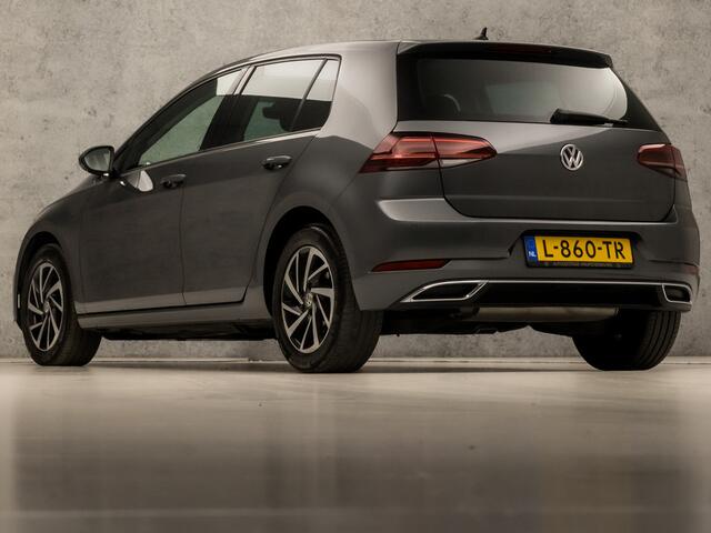 Volkswagen GOLF 1.5 TSI Sportline 150Pk (APPLE CARPLAY, GROOT NAVI, DYNAMISCHE KNIPPERLICHTEN, LED KOPLAMPEN, STOELVERWARMING, SPORTSTOELEN, PARKEERSENSOREN, GETINT GLAS, NIEUWE APK, NIEUWSTAAT)