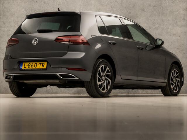 Volkswagen GOLF 1.5 TSI Sportline 150Pk (APPLE CARPLAY, GROOT NAVI, DYNAMISCHE KNIPPERLICHTEN, LED KOPLAMPEN, STOELVERWARMING, SPORTSTOELEN, PARKEERSENSOREN, GETINT GLAS, NIEUWE APK, NIEUWSTAAT)