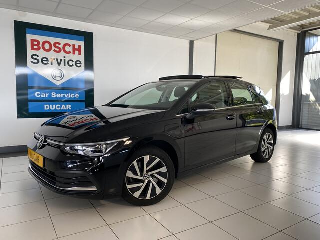 Volkswagen GOLF 1.4 eHybrid Style Panorama dak / / Apple Carplay android /