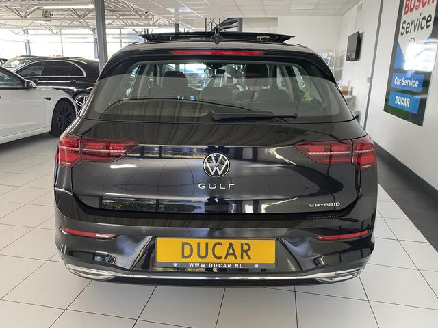 Volkswagen GOLF 1.4 eHybrid Style Panorama dak / / Apple Carplay android /