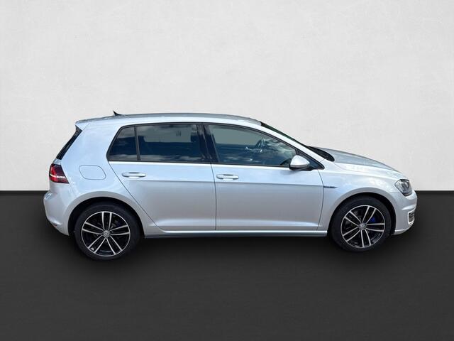 Volkswagen GOLF 1.4 TSI GTE Connected Series CLIMATE / CRUISE / NAVI / PDC / NIEUWSTAAT!!