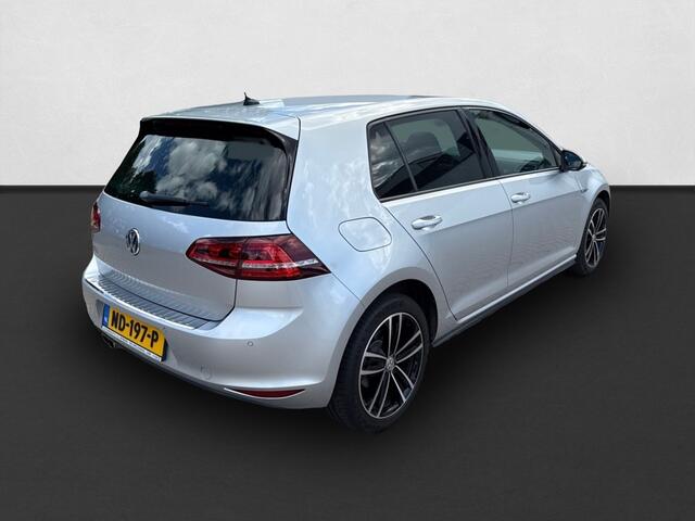 Volkswagen GOLF 1.4 TSI GTE Connected Series CLIMATE / CRUISE / NAVI / PDC / NIEUWSTAAT!!
