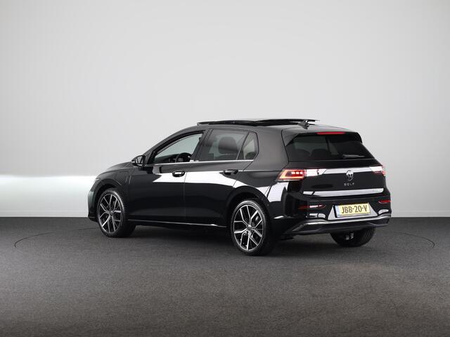 Volkswagen GOLF 1.5 eHybrid Style Edition 204PK | Panoramadak | Wegklapbare trekhaak | Sportonderstel | Led matrix | Stoelverwarming | 18 Inch