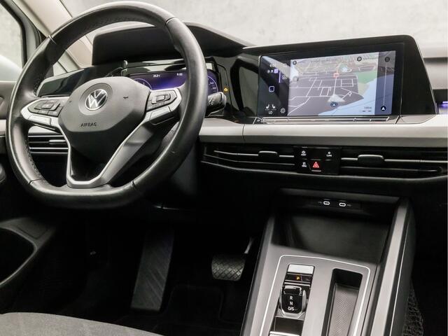 Volkswagen GOLF Variant 1.0 eTSI Sport Life Automaat (APPLE CARPLAY, GROOT NAVI, CLIMATE, STUUR/STOELVERWARMING, SFEERVERLICHTING, PARKEERSENSOREN, GETINT GLAS, SPORTSTOELEN, LM VELGEN, ADAPTIVE CRUISE, NIEUWSTAAT)