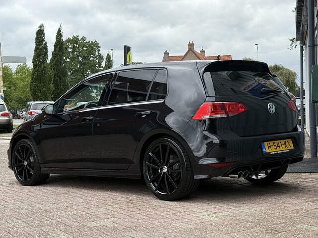 Volkswagen GOLF 1.4 TSI ACT Connected Series | MASSAGE | NAVI | PDC | STOELVERWARMING |