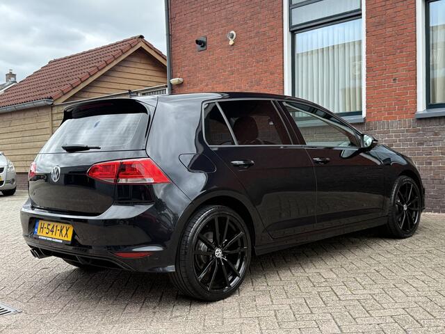 Volkswagen GOLF 1.4 TSI ACT Connected Series | MASSAGE | NAVI | PDC | STOELVERWARMING |