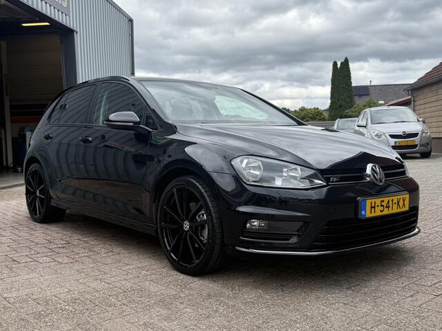 Volkswagen GOLF 1.4 TSI ACT Connected Series | MASSAGE | NAVI | PDC | STOELVERWARMING |