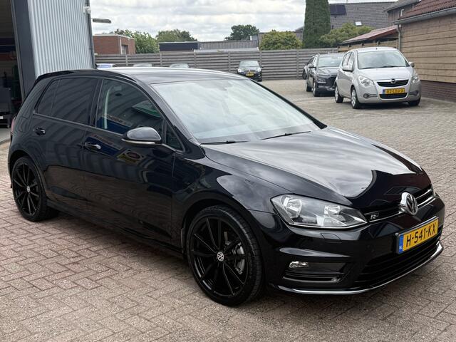 Volkswagen GOLF 1.4 TSI ACT Connected Series | MASSAGE | NAVI | PDC | STOELVERWARMING |