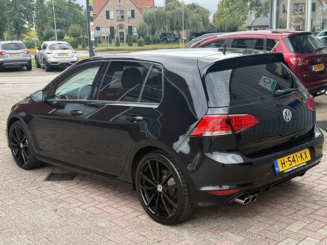 Volkswagen GOLF 1.4 TSI ACT Connected Series | MASSAGE | NAVI | PDC | STOELVERWARMING |