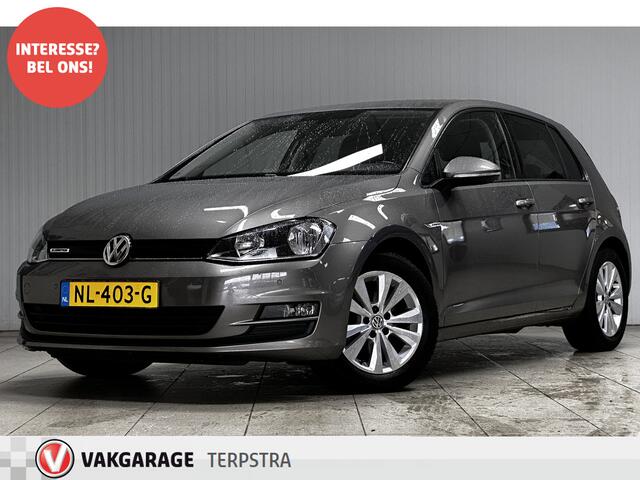Volkswagen GOLF 1.0 TSI Connected Series/ Trekhaak!/ 16''LMV/ LED Dagrijverl./ Camera/ DAB+/ Apple+Android/ Clima/ Navi/ Cruise/ Bluetooth/ Multi.LEDER.Stuur/ Elek.Pakket/ Isofix/ PDC V+A.
