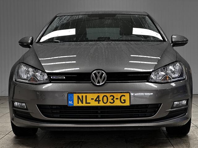 Volkswagen GOLF 1.0 TSI Connected Series/ Trekhaak!/ 16''LMV/ LED Dagrijverl./ Camera/ DAB+/ Apple+Android/ Clima/ Navi/ Cruise/ Bluetooth/ Multi.LEDER.Stuur/ Elek.Pakket/ Isofix/ PDC V+A.