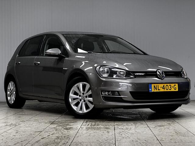 Volkswagen GOLF 1.0 TSI Connected Series/ Trekhaak!/ 16''LMV/ LED Dagrijverl./ Camera/ DAB+/ Apple+Android/ Clima/ Navi/ Cruise/ Bluetooth/ Multi.LEDER.Stuur/ Elek.Pakket/ Isofix/ PDC V+A.