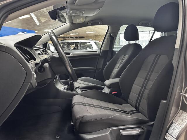 Volkswagen GOLF 1.0 TSI Connected Series/ Trekhaak!/ 16''LMV/ LED Dagrijverl./ Camera/ DAB+/ Apple+Android/ Clima/ Navi/ Cruise/ Bluetooth/ Multi.LEDER.Stuur/ Elek.Pakket/ Isofix/ PDC V+A.