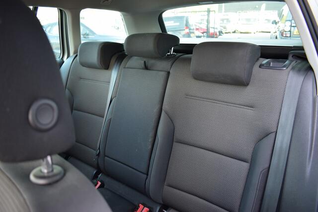 Volkswagen GOLF Variant 1.5 TSI Highline Business R | DSG | Apple CarPlay | Stoelverw. | Camera