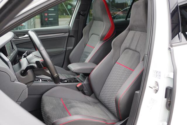 Volkswagen GOLF 2.0 TSI GTI Clubsport 300 PK DSG-Automaat, Panoramadak, IQ-LED, Sfeerverlichting, Carplay, Camera